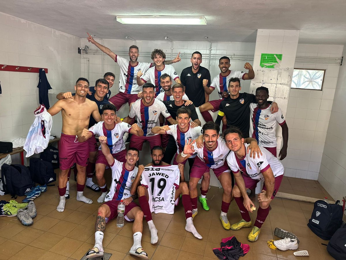 🍍 𝐅𝐈𝐍𝐀𝐋 𝐅𝐈𝐍𝐀𝐋 𝐅𝐈𝐍𝐀𝐋 🍍

➕3️⃣  
🐯Què li falta a la foto?  🛝

#UDAlzira | #SomLaResistència
#AndratxAlzira