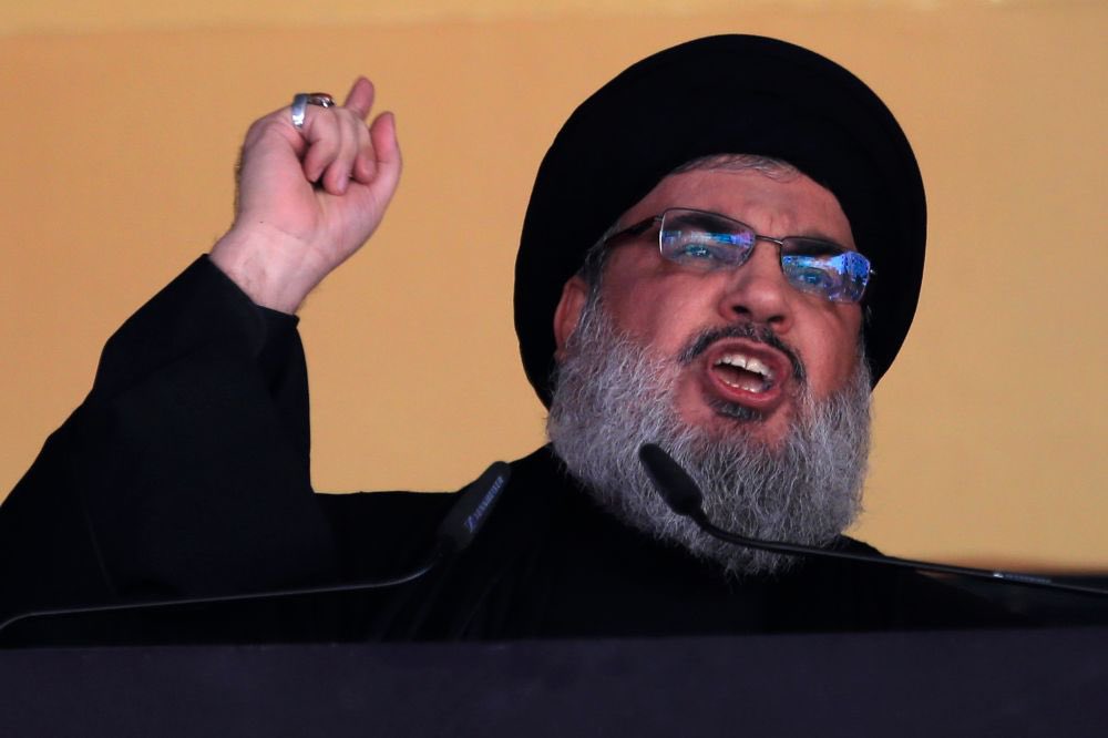 hayvibouzo's tweet photo. 🔴قال كان "قائد شجاع وشخصية فضيلة"

الحقيقة حسن نصرالله كان:

-جبان عايش بحفرة.
-تاجر مخدرات.
-رئيس عصابة طائفية إرهابية تابعة لدولة خارجية معادية.
-عامل دولة إجرام ودمار داخل الدولة اللبنانية تغتال كل من يعارضه فيها. 
-قاتل أطفال: يتحكم بمجرمين عابرين للحدود يستهدفون ويذبحون المدنيين وتحديداً النساء والأطفال والكبار في السن على الهوية كما فعلوا في سوريا.