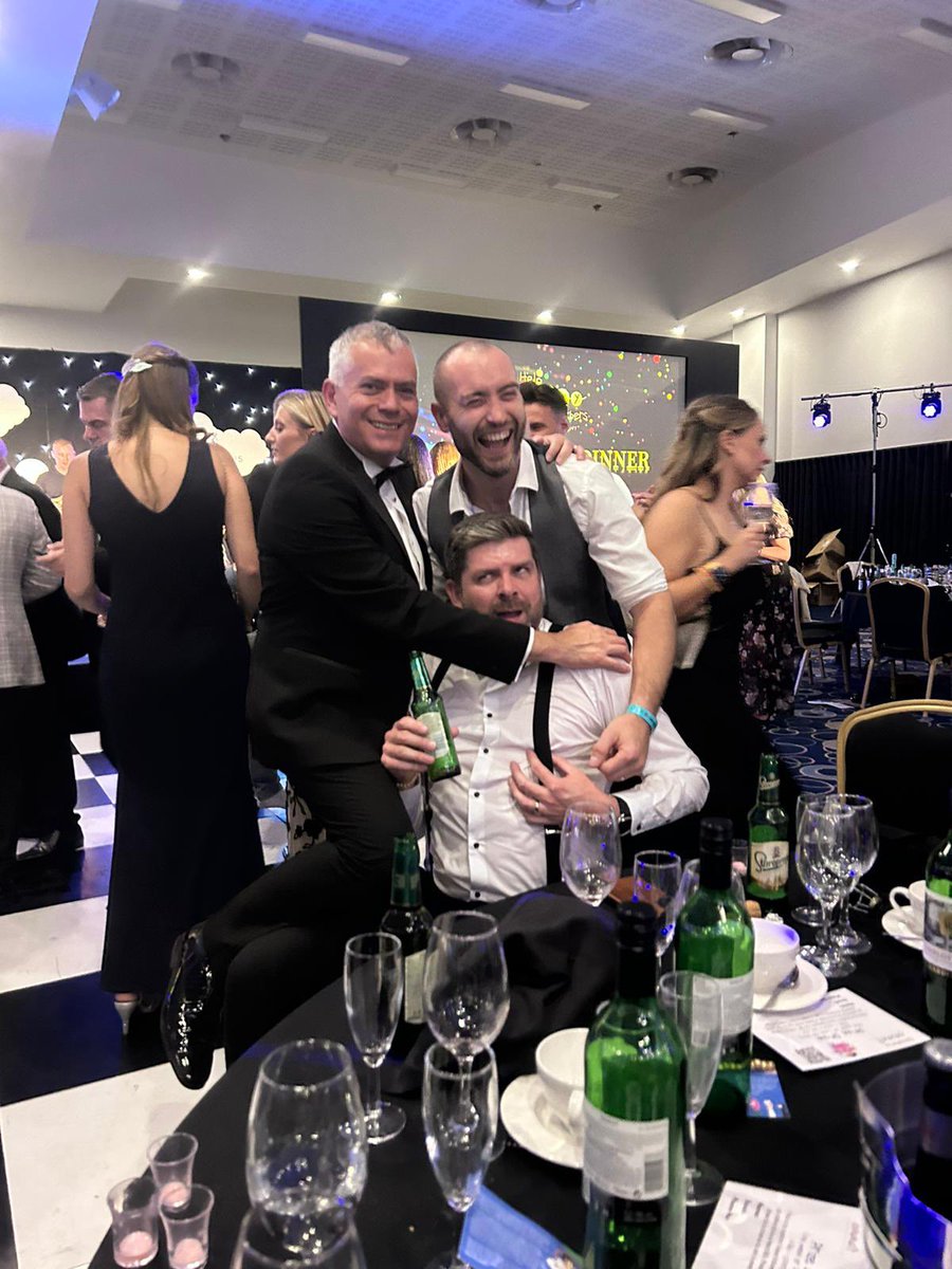 mrsfinch2016's tweet photo. Amazing evening and amazing cause #helpharryhelpothers 💖@harry_moseley I will treasure this teddy and its meaning 💙 lovely to see @benshephard again 👏 well done @TEL_group for your amazing sponsorship 🙌 @jennygoy @MaggieDuncan123 @Matt_McIver great friends 😍#friendshipgoals https://t.co/VsSVxrqkvA