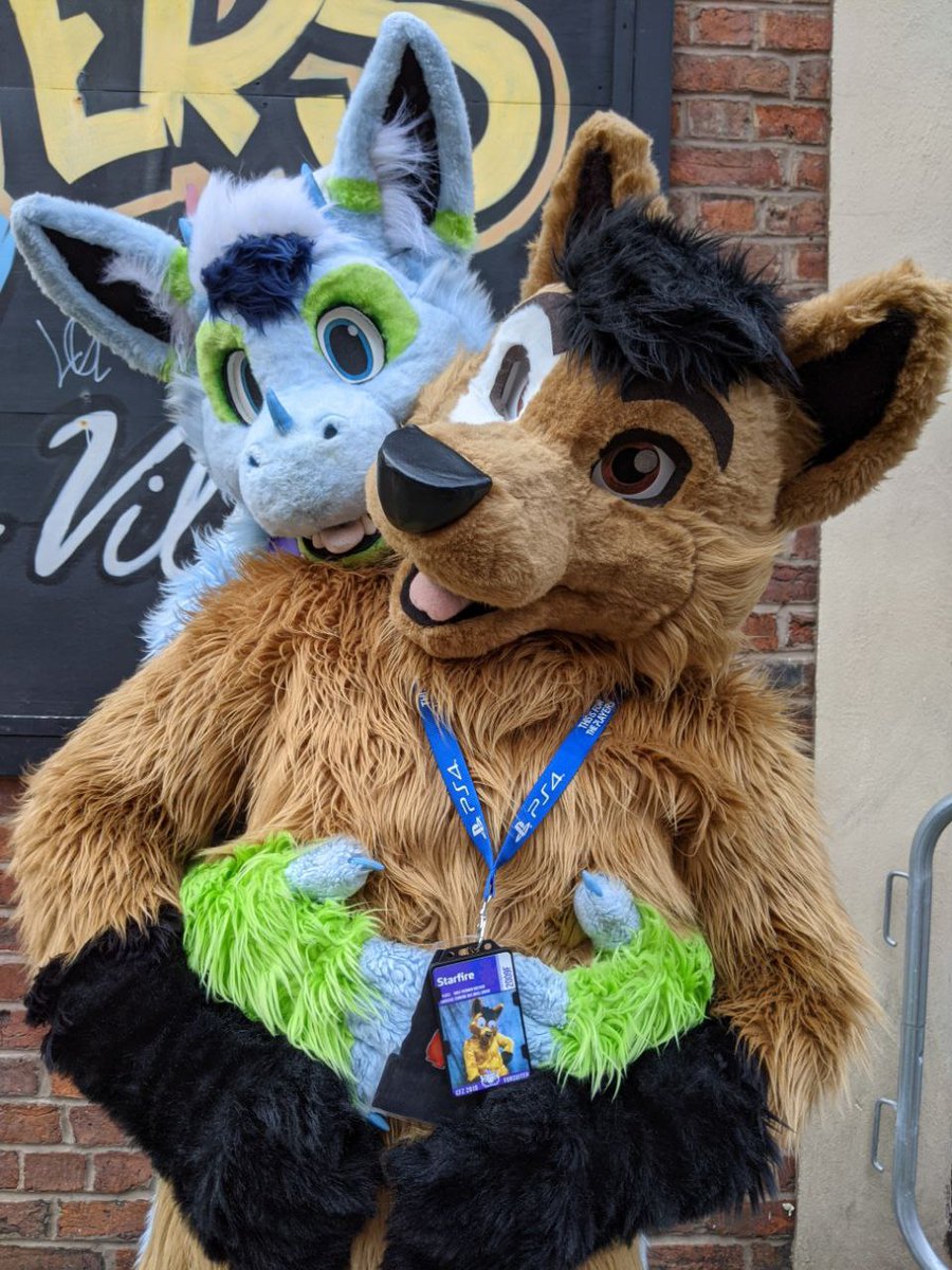 Yay hugs with <a href="/Zeppdragon/">Zepp Dragon</a> 💚
#Sheptember Day 29
<a href="/MadeByMercury/">Made By Mercury</a>