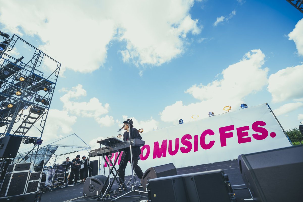 昨日リンゴミュージックフェス。10時45分からのステージ、16時からのHIROMIの部屋、ドデノメヘヤッコさんの給食当番？として参加させていただきました！そこに集まる全ての人達が清々しくて、リンゴミュージックって本当に素晴らしい。遠くからそして青森、弘前の街からたくさんの愛をいただきました。