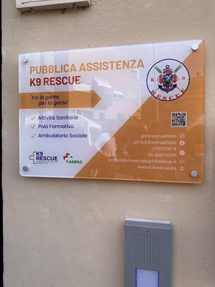 #K9Rescue inaugura una #nuovasede che ospiterà:
• una sala formazione, per erogare corsi alla popolazione sulla #prevenzione dei rischi, il #primosoccorso, il BLS-D e la disostruzione pediatrica;
• un #poliambulatorio sociale, che offrirà #servizisanitari essenziali.