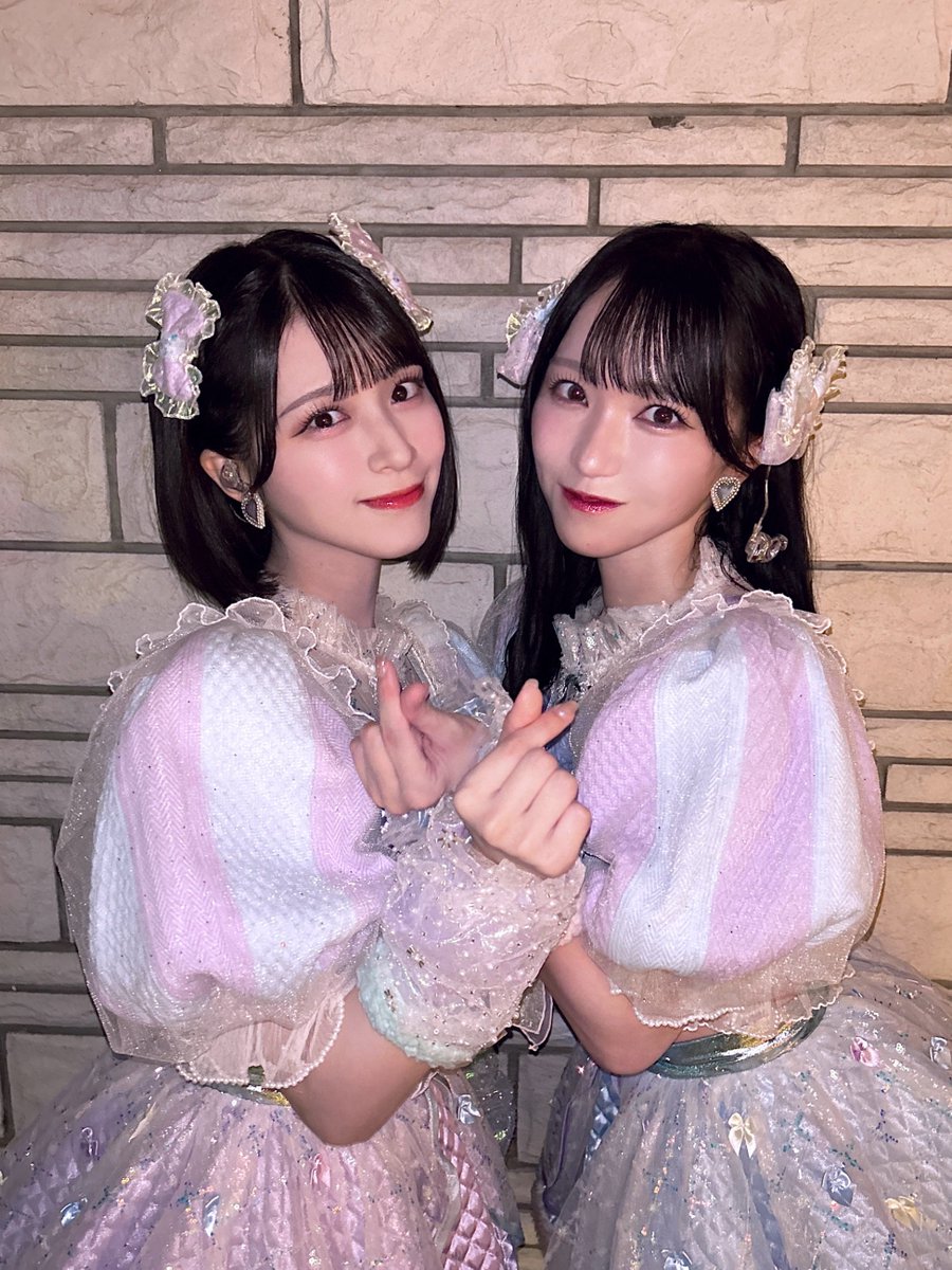 イコノイジョイ2024 にて
〝 サマーチョコレート 〟🎀🍫🫧
披露させていただきました !!

ひぃさやがあのかわいいセリフをレクチャーしてくれました！衣装も楽曲も全部かわいくて…🫶🏻 
上手にできたかな～💭