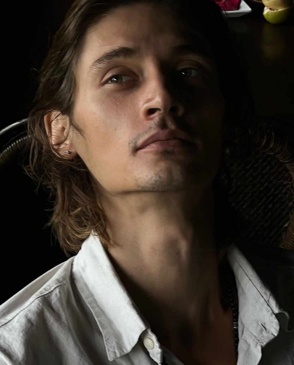 𝑆𝑖𝑛𝑔 𝑎 𝑠𝑜𝑛𝑔 𝑜𝑓 𝑠𝑢𝑛𝑠ℎ𝑖𝑛𝑒 𝑤𝑖𝑡ℎ 𝑦𝑜𝑢𝑟 𝑒𝑦𝑒𝑠
𝑅𝑒𝑚𝑒𝑚𝑏𝑒𝑟𝑖𝑛𝑔 𝑡ℎ𝑒𝑟𝑒'𝑠 𝑎𝑙𝑤𝑎𝑦𝑠 𝑡𝑖𝑚𝑒

― open.spotify.com/intl-fr/track/…