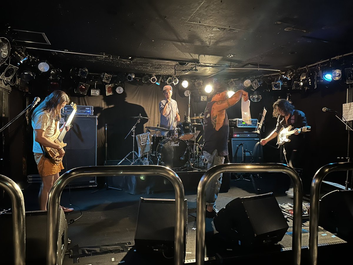 MeteoMaco's tweet photo. 本日はこちらに遊びに行ってきたよん‼︎
#RESTRT
#cherrblossom
#NEWSCRIPTNUMBER
#krushgroove
みんな良い音してた‼︎
そして、チェリブロの曽根さん🥁のMCが毎度面白い🤣 https://t.co/z0o2VzR2CV