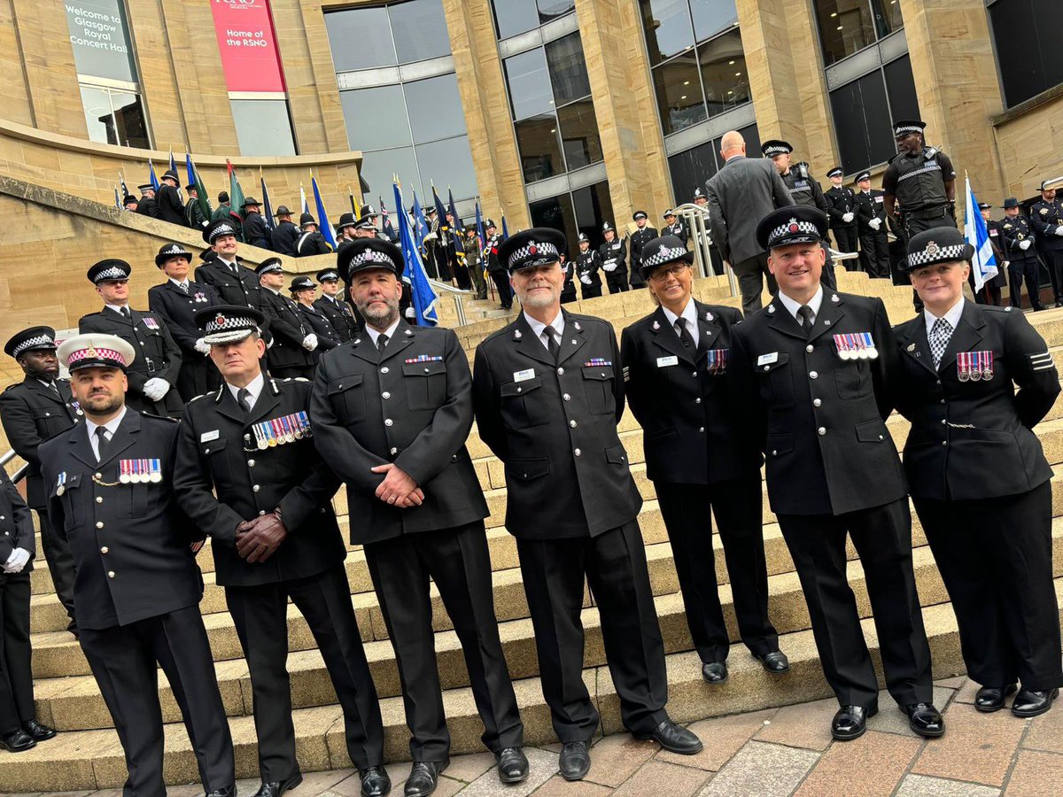 Chief Constable BJ Harrington QPM - Essex Police (@bjh251) on Twitter photo Privileged & proud to stand with part of the #thinblueline from <a href="/EssexPoliceUK/">Essex Police</a> attending #NPMD24 hosted by <a href="/PoliceScotland/">Police Scotland</a> remembering all who gave their lives protecting & serving the people of the UK Great to see colleagues & families coming together to pay tribute & remember. Privileged & proud to stand with part of the #thinblueline from <a href="/EssexPoliceUK/">Essex Police</a> attending #NPMD24 hosted by <a href="/PoliceScotland/">Police Scotland</a> remembering all who gave their lives protecting & serving the people of the UK Great to see colleagues & families coming together to pay tribute & remember.