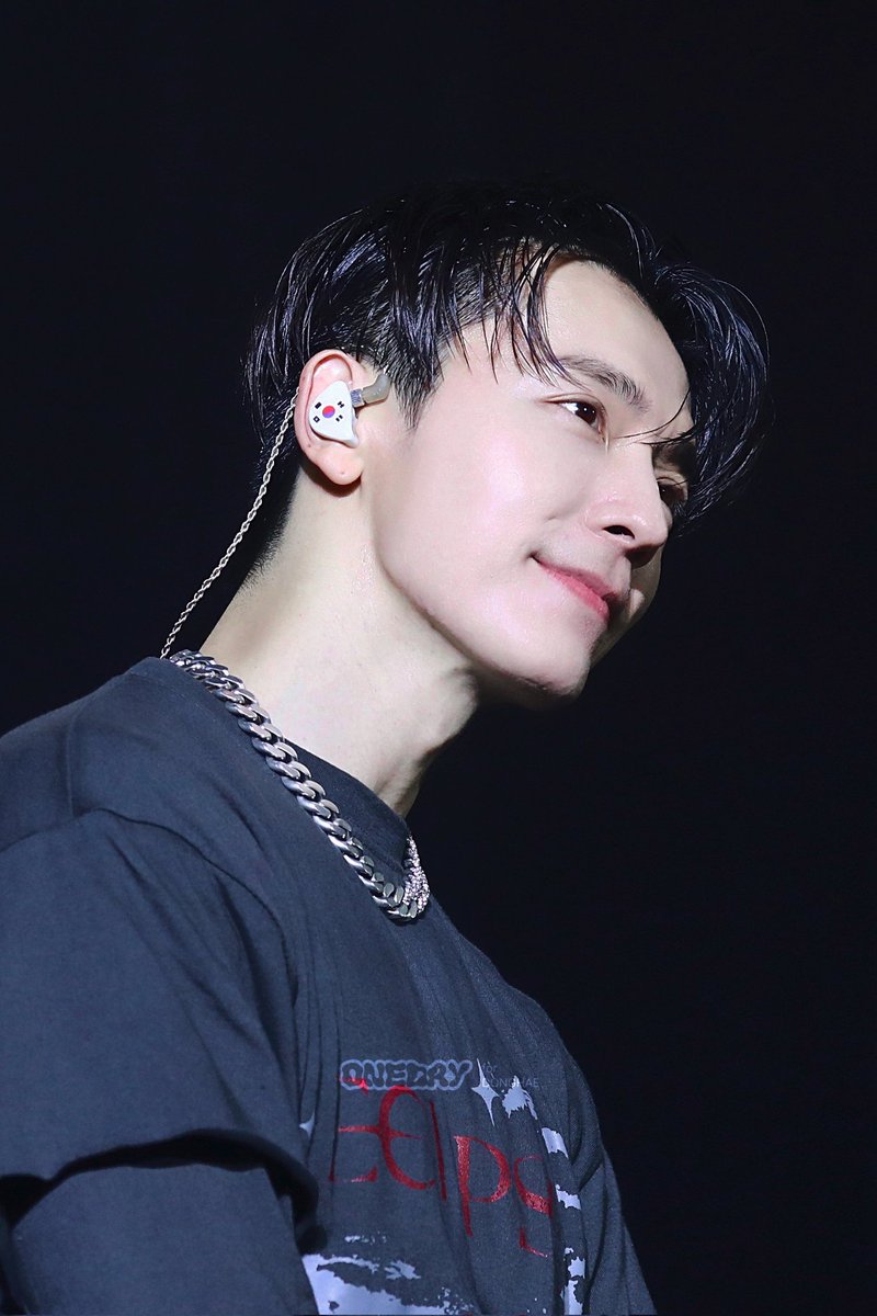 dieyanakhj's tweet photo. HE LOOKS SO FLUSHED HERE??? SO PRETTY 🥹🥹🥹💖💖💖 https://t.co/8RGPeT3lx4
