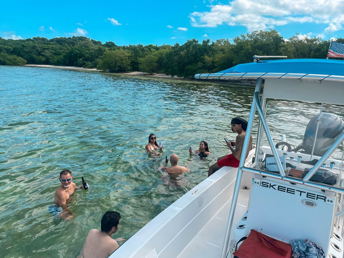 AndreDaTippa's tweet photo. Aguaaaa, 🛥🌊🍾🌴🥥 Boat days🔥🔥🔥 https://t.co/F9QRUh6KTc