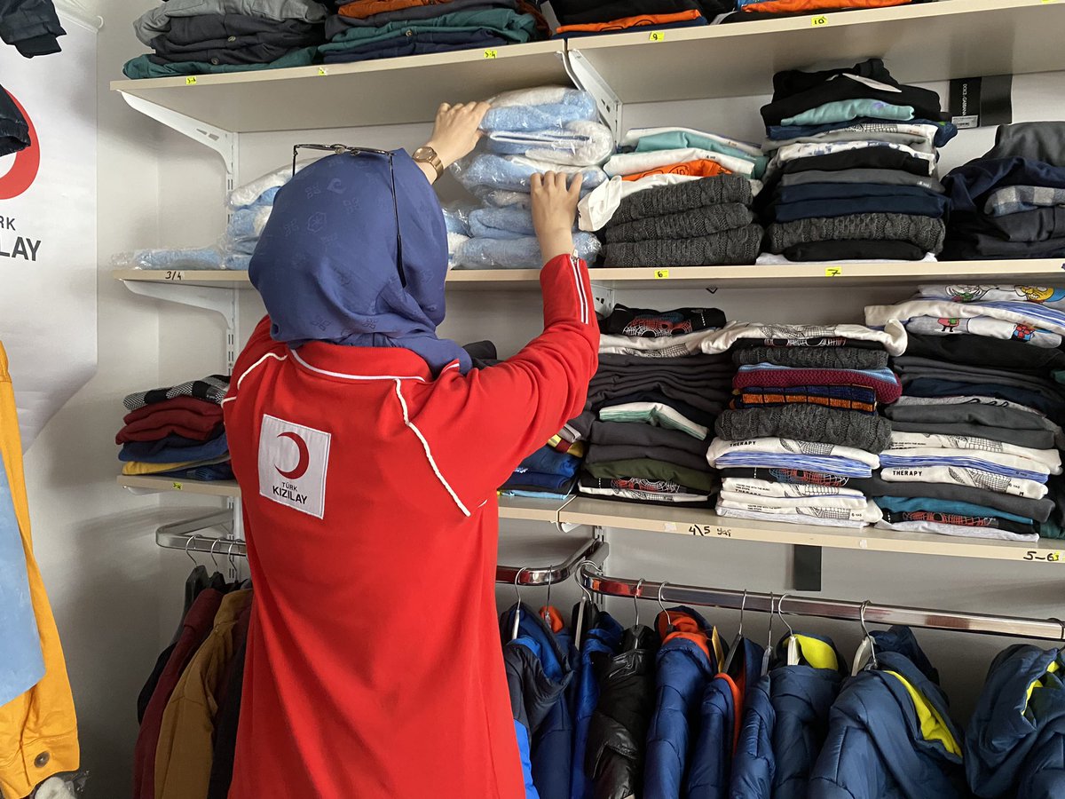 👕👚❄️Kış sezonuna hazırladığımız Kızılay Çorlu Butiğimizden, bugün 27 kişinin mont, bot ve kışlık kıyafet ihtiyacını giderdik. Vesile olan bağışçılarımıza şükranlarımızı sunarız.