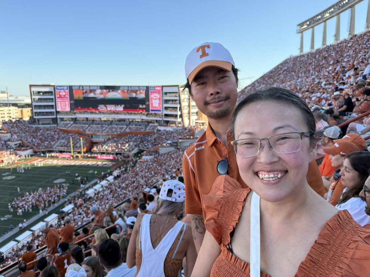 geekettebits's tweet image. Hook ‘em horns! Don’t love direct sunlight (but got my vitamin D in!) Glad we won, that my @UTHDO battle buddy could come, and spending time with the hub’s fam. I miss coming up for classes, I could do another semester! (And procrastinate lol) 🤘🤘🫶