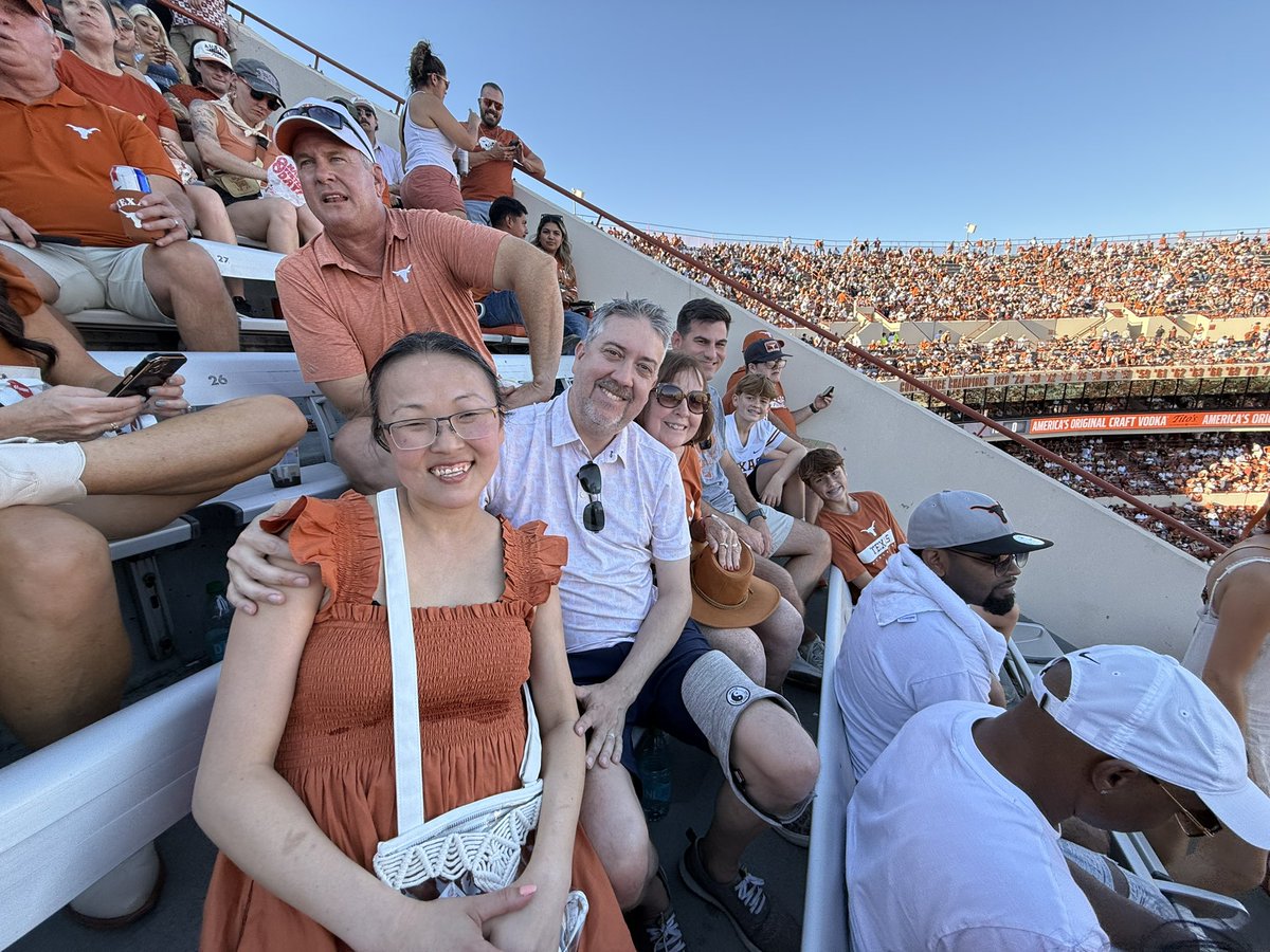 geekettebits's tweet image. Hook ‘em horns! Don’t love direct sunlight (but got my vitamin D in!) Glad we won, that my @UTHDO battle buddy could come, and spending time with the hub’s fam. I miss coming up for classes, I could do another semester! (And procrastinate lol) 🤘🤘🫶