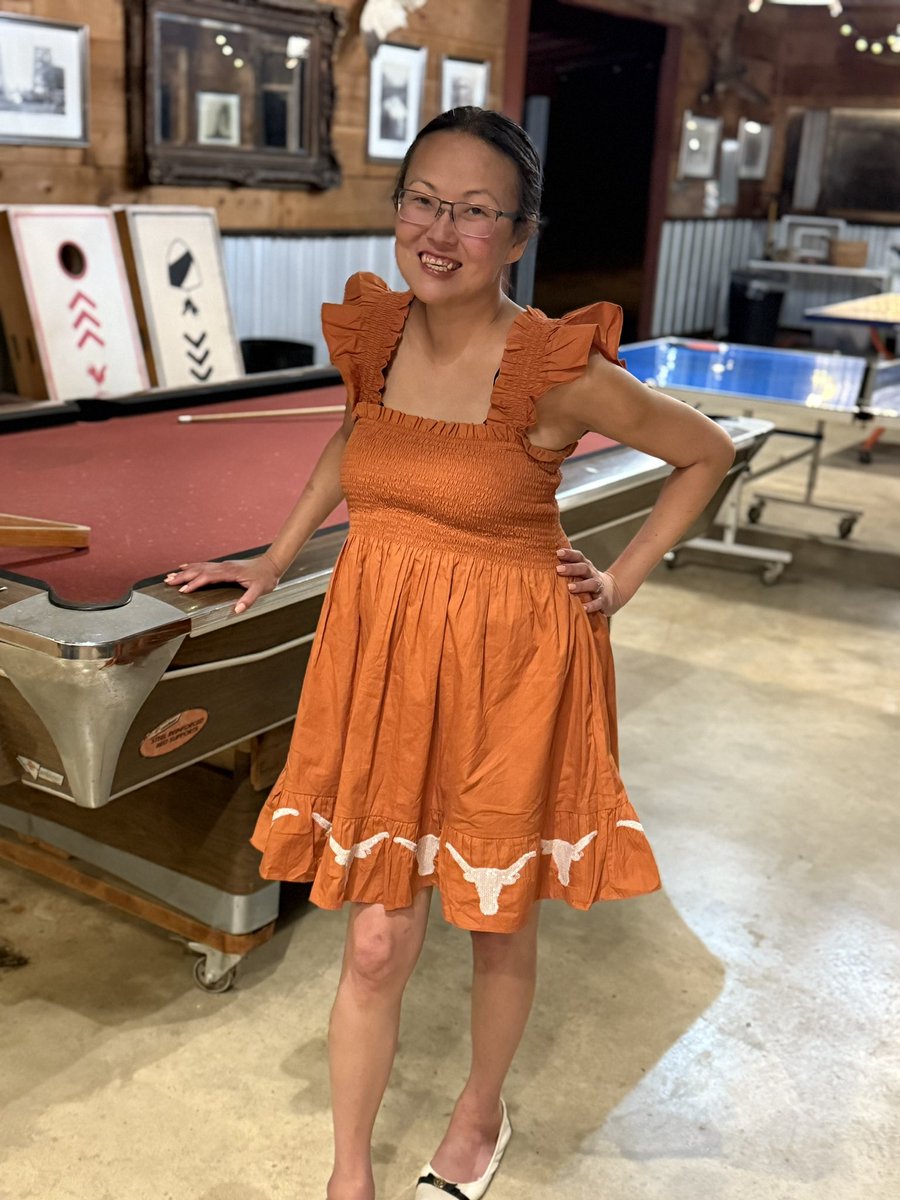 geekettebits's tweet image. Hook ‘em horns! Don’t love direct sunlight (but got my vitamin D in!) Glad we won, that my @UTHDO battle buddy could come, and spending time with the hub’s fam. I miss coming up for classes, I could do another semester! (And procrastinate lol) 🤘🤘🫶