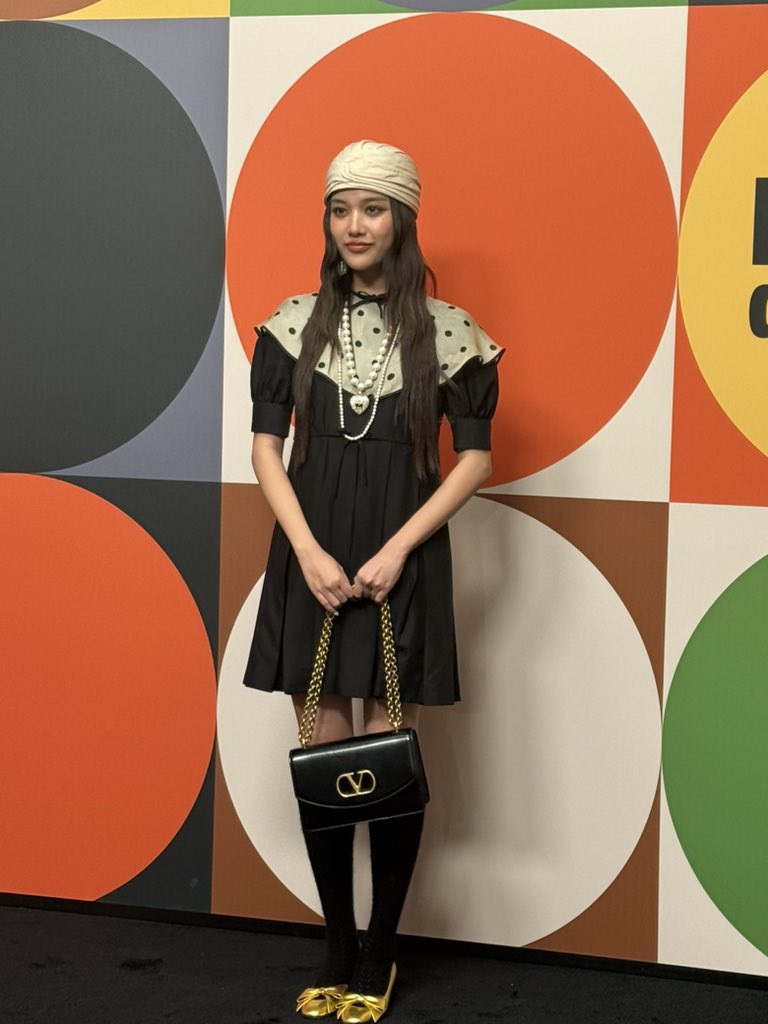 ZZocial's tweet photo. ก้าวแรกของน้อง @srchafreen ในโชว์ของ @ValentinoTH @MaisonValentino 

PAVILLON DES FOLIES X SAROCHA
#PavillonDesFoliesxFREEN 
#VALENTINOGARAVANI https://t.co/kxAfZMBpyo