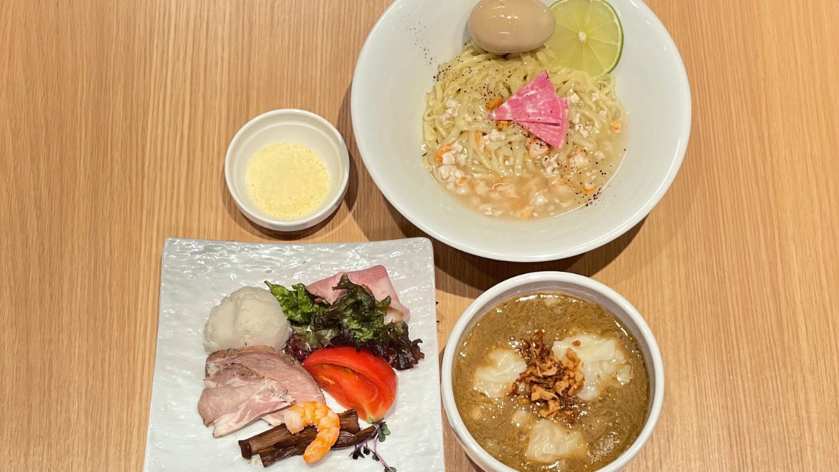 RW_Kitchen's tweet image. #ラーメンWalkerキッチン
9/30(月)11時~1930LO

魚介のスペシャリスト「寿製麺よしかわ」の新ブランド✨
#Fishmen いよいよ出店最終日‼️

🍜フィッシュメン〜魚介のあらだき中華そば〜
🍜フィッシュツケメン〜オマール海老の餡かけつけ麺〜
🍚鰹丼

⭐️9/30(月)最終日限定メニュー🎉