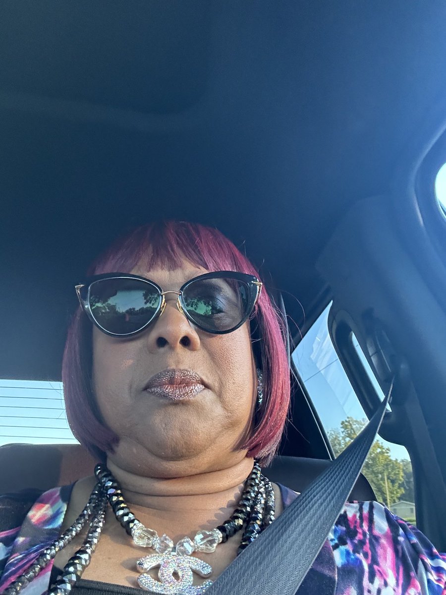 It’s Sundaze.  I stand in amazement of Jesus.  Let’s worship Him in His house today.