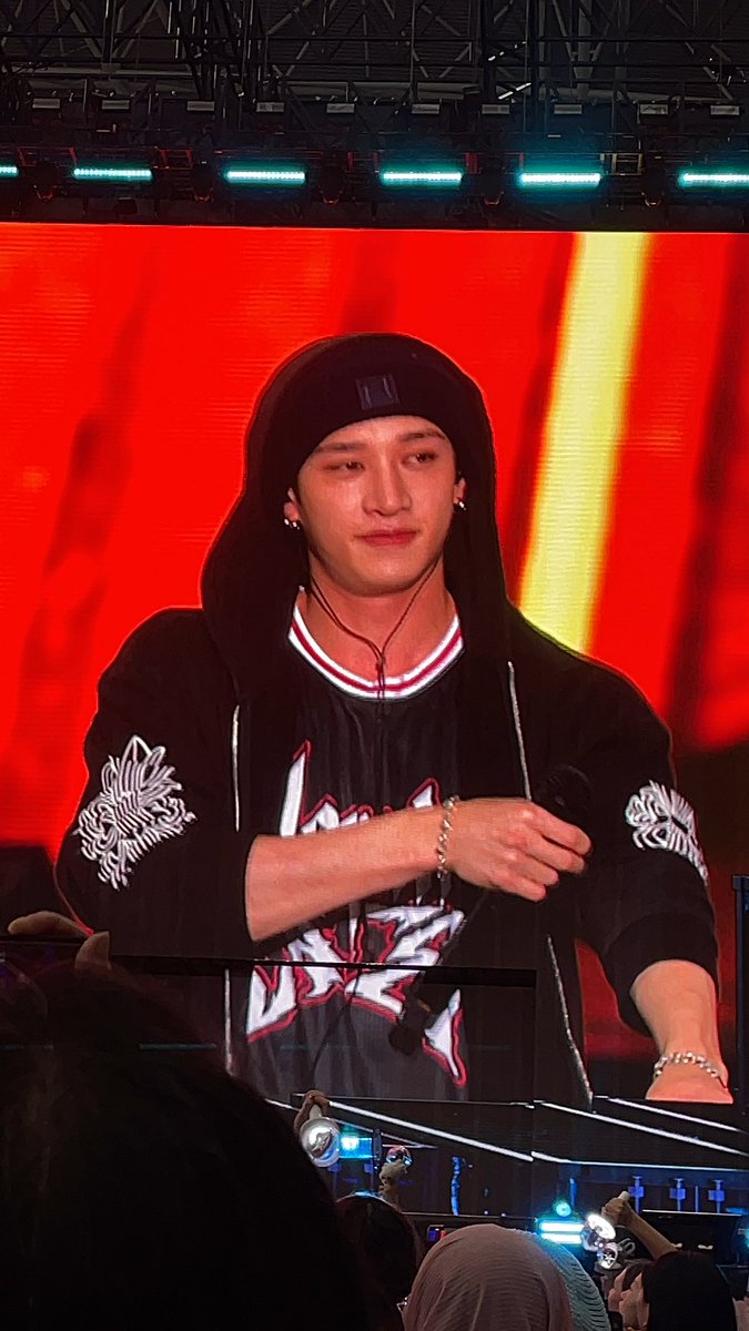 HaneulSkye's tweet photo. Still can’t believe that I got to see my love 😭❤️ 

#dominATE_in_Singapore #BangChan https://t.co/WdX83qExxw