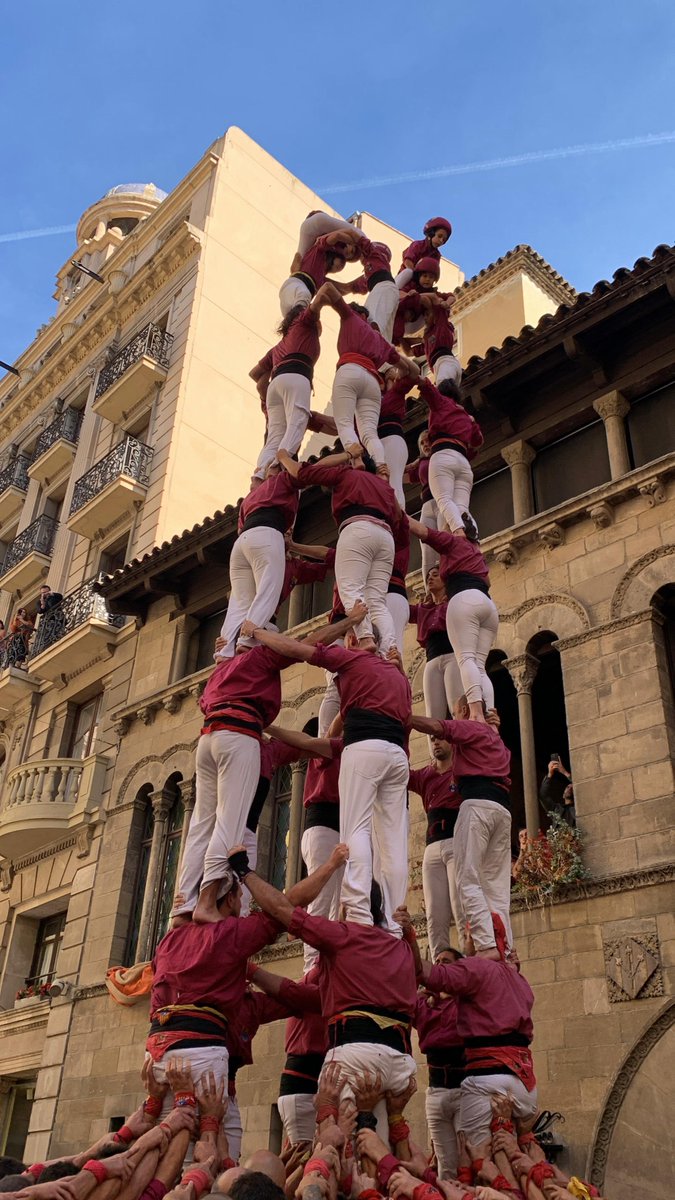 Despres d’un ID a 2a ronda, a 3a HEM DESCARREGAT EL PRIMER 7d8 DE LA NOSTRA HISTÒRIA, GLÒRIA A SANT MIQUEL!!!❤️‍🔥

#castells #setembrebordeus
#FestesdelaTardor #orgullbordeus