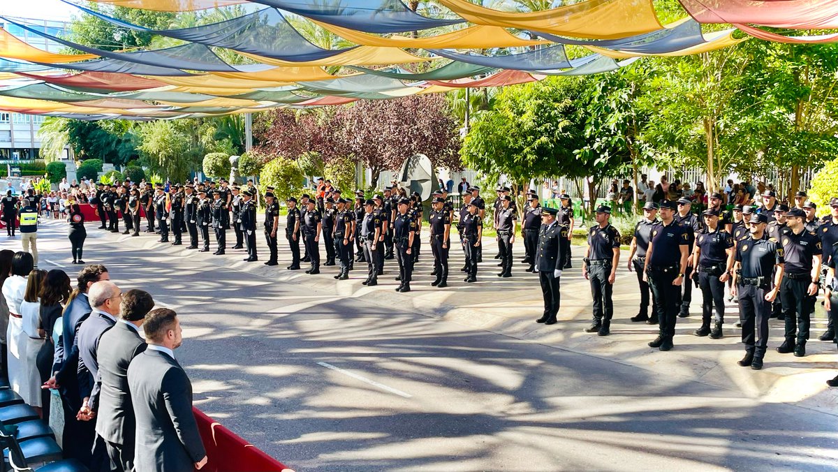 policiaelche's tweet image. Hoy hemos celebrado el #Patrón de esta Policía Local,  reconociendo el #trabajo llevado a cabo por los miembros de esta plantilla durante el año

👉🏼 También se ha #distinguido actuaciones  y colaboraciones destacadas de civiles a nivel individual
