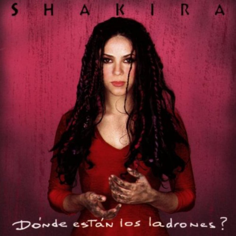 marchenajr's tweet photo. 26 años de lanzado cumple hoy “Donde están los ladrones ” de #Shakira . Sin duda el mejor disco de su carrera. Un disco que sirvió de inspiración para muchas artistas, imborrable en la memoria de una generación. El disco dictaba las reglas del Pop del momento. Ella era dueña de su estilo, no seguía el de otros. Todos los artistas tienen un punto máximo de creatividad y este fue el de ella. Un disco perfecto para el momento.