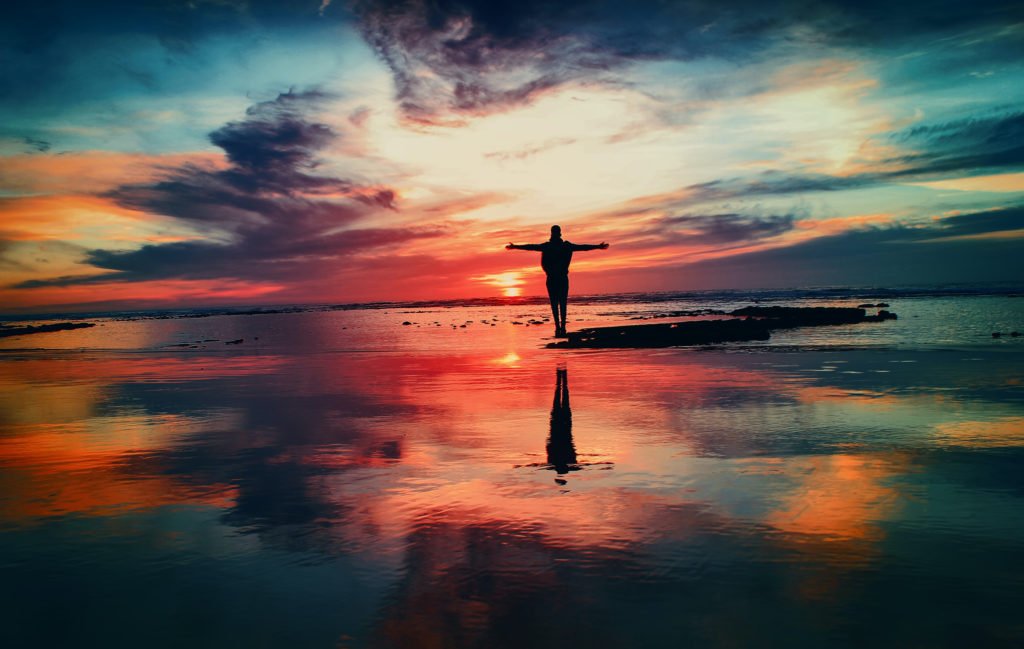 iShareAi's tweet photo. True maturity does not lie in the growth of age or the accumulation of knowledge, but in the deep understanding of life and the ability to deal with it calmly . When a person can accept the wind, rain, thunder and lightning in life with a calm and firm heart, he begins to understand the true meaning of life. They know how to turn every hardship into an opportunity for growth and regard every setback as the only way to success.
