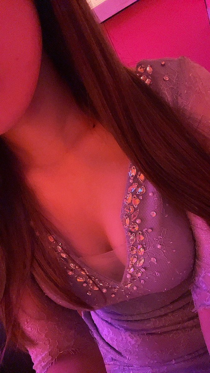10/3.4.5 出勤してます！！😍
乾杯🥂しましょ🙏♡

デイジーストアでドレス悩み中、、、今はレンタルなので色んなの着てますよ〜！！！！

お店情報はDMへ✉️

#キャバ嬢 #キャバクラ #江坂 #十三 #梅田 #北新地 #ミナミ #キャバドレス #いいねした人全員フォローする