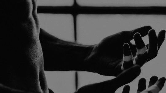 forhaniee_'s tweet photo. Show - a jëongchëöl smvt 🔞

Santi (sc) doesn't give a single fuck about the award show nor does he care about the other nominees when he's only interested in fucking one awardee - Jai Yoon (jh).

The question is... will he fall for his act? https://t.co/5rMNajYKxf