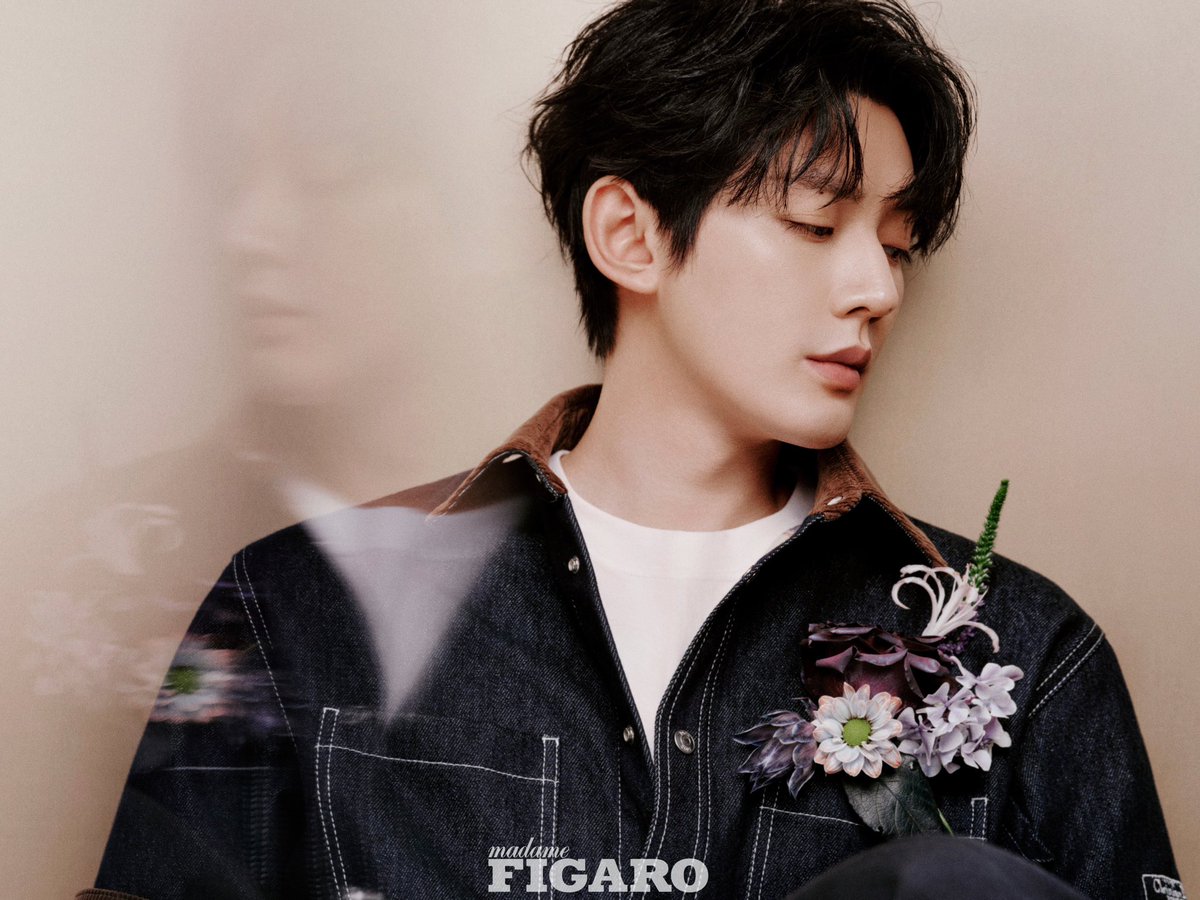 peony0226's tweet photo. 나 이 사진 얼굴 반전해서 잔상있는거 방금 알았어ㅋㅋㅋㅋ 폰갤러리 넘기다가 사실.. 놀랐다고 뭐가 비춰서 심령사진인줄 😱등위얼굴이 양쪽에 있었네ㅋㅋㅋㅋㅋ https://t.co/SUhgI3ZdoN