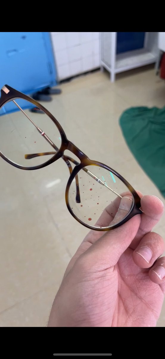 Yewcefz's tweet photo. Les lunettes c’est pratique au bloc https://t.co/KQpIad3XvZ