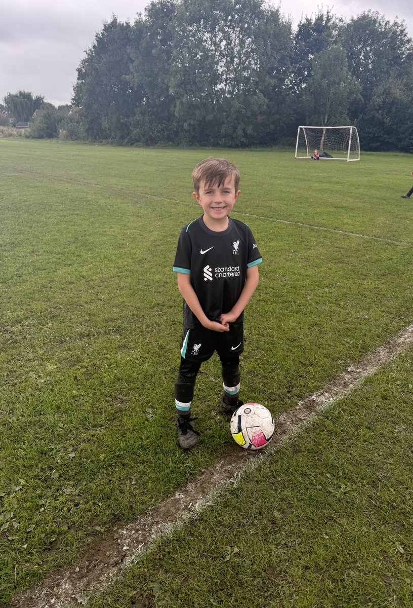EllJadexo's tweet photo. @FPS_2_Hedgehogs Myles’ favourite sport is football!⚽️ He plays for pex hill academy with his big brother Finn! Myles played brilliantly this weekend &amp; got star player 🤩😊 @FPS_2_Hedgehogs https://t.co/4bPHtegkVZ