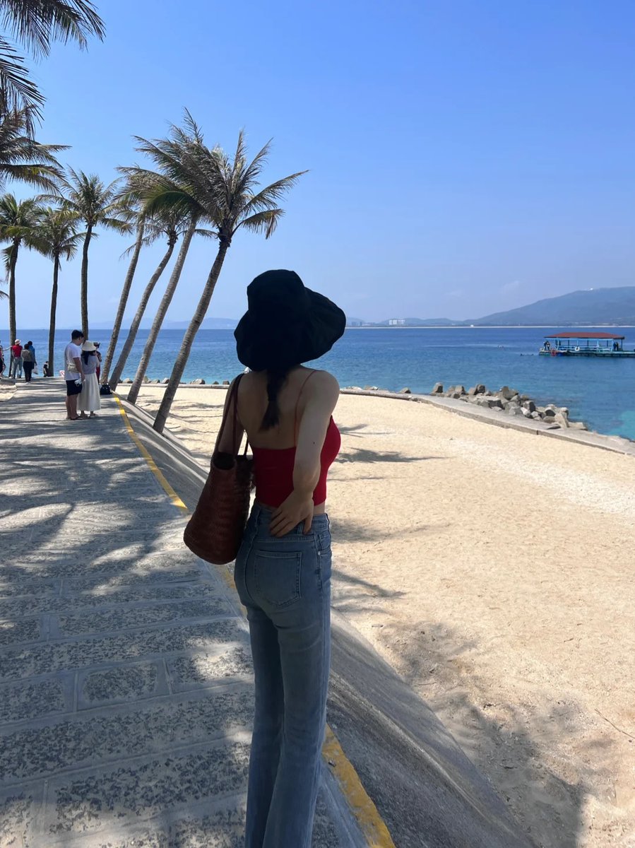 I've ﾠhad ᠎long ﾞhair ᱸand ⳿short ⳿hair.  I've ﾠheard ﾞdifferent ​people ‍say ᱸthey've  always been by ‍my ⬝side, ﾞbut  I've ᠍never ⬝seen  anyone ‍stay ‍by ​my ᠎side ᠍for ​three  to ᱸfive ﾠyears.