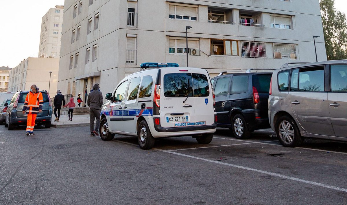 F_Desouche's tweet photo. La Seyne-sur-Mer (83). Violent meurtre dans une cité sensible, le corps retrouvé calciné (MàJ : interpellation de M. Mataeb, un Russe déjà connu pour trafic de drogue qui… venait d'être libéré du CRA de Nîmes)
 https://t.co/oWXFtntmjW https://t.co/h372x445Dg