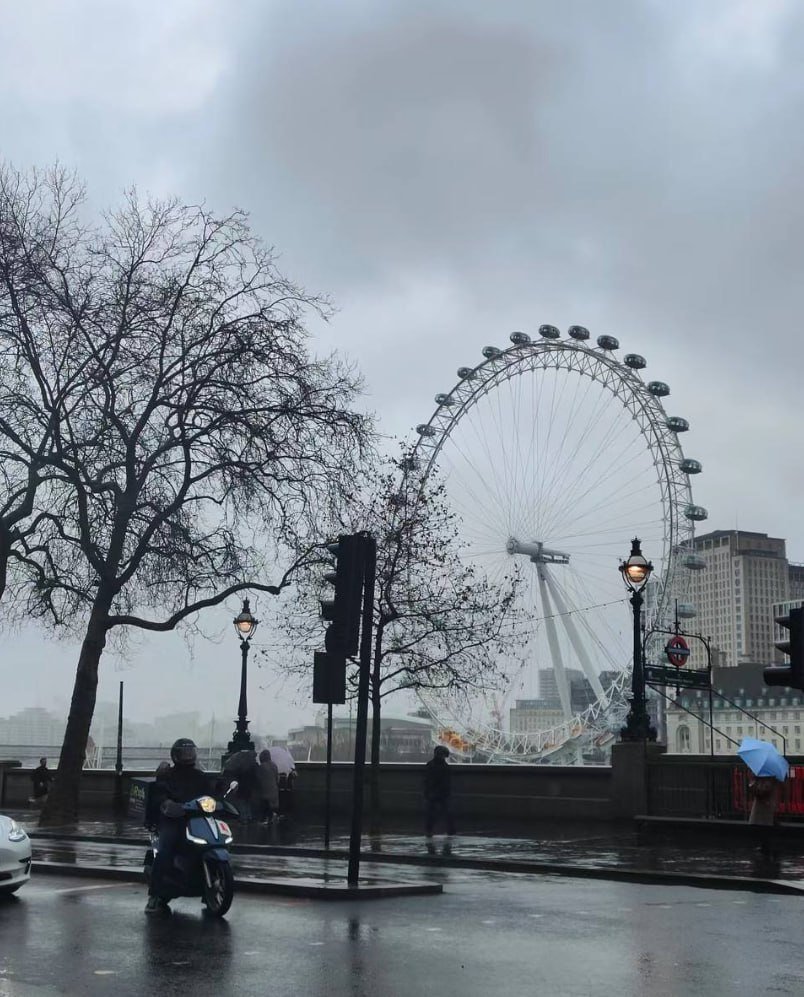 Le temps est devenu très froid et il a plu le week-end, donc je n'ai pas pu jouer, mais j'ai acheté beaucoup de plats délicieux, ce qui m'a rendu très satisfait. Londres n'est pas adaptée pour voyager pendant la saison des pluies et on ne peut pas s'y promener, haha❤️❤️❤️
