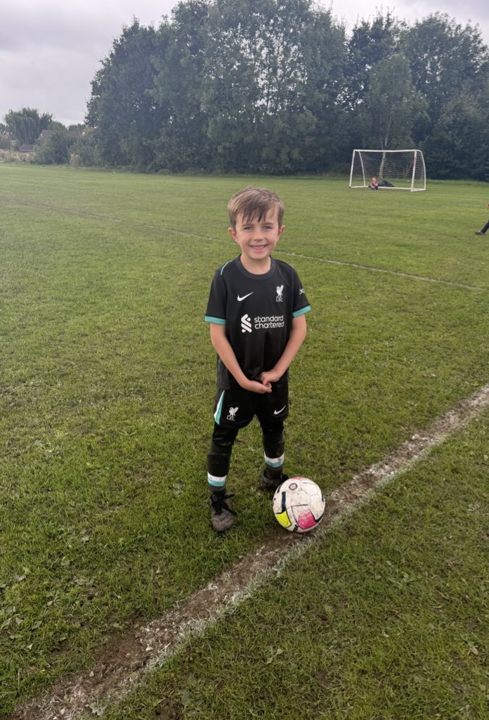 EllJadexo's tweet photo. Myles’ favourite sport is football!⚽️ he plays for pex hill academy with his big brother Finn! Myles played brilliantly this weekend and got star player! 🤩😊 @FPS_2_Hedgehogs https://t.co/da3r6sq6v4