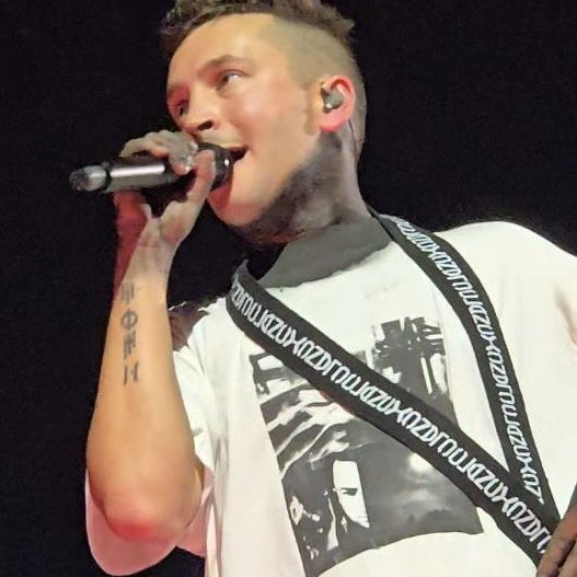 blurryhart's tweet photo. Tyler wearing his own face on his shirt 
it's giving https://t.co/hwZZHaVZ6B