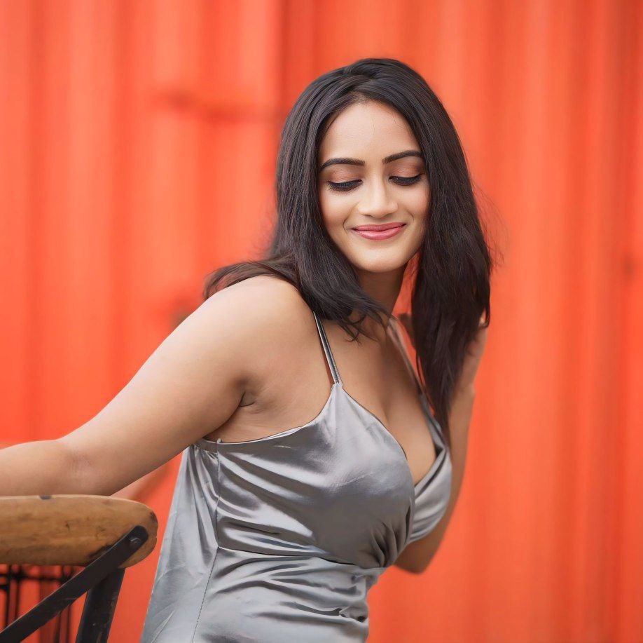 RandomKudiyan's tweet photo. #viral #ViralVideos #viralshort #viral2024 #celebrityleaks #bollywoodactresshot #bollywoodactress #bollywoodhot #Paparazzi #dishapatanihot #dishapatani https://t.co/4GG9HAYxbF