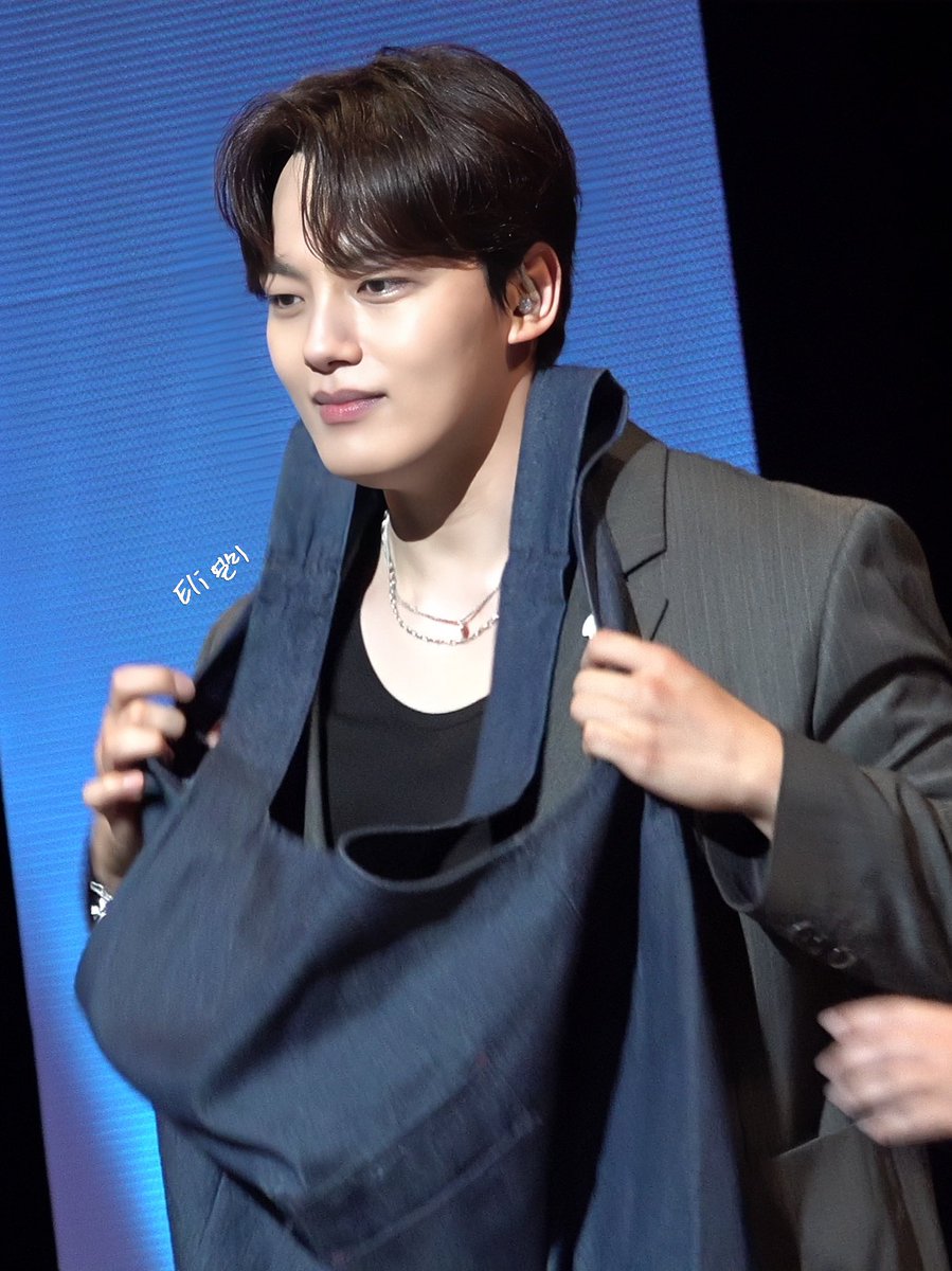 EliEli0707's tweet photo. 240923 #여진구 you &amp; me again FM
#yeojingoo #ヨ·ジング
Why is he so cute, even if he's just wearing an apron😻🥰🩵🦒🧸 https://t.co/jrRxEtmTBc