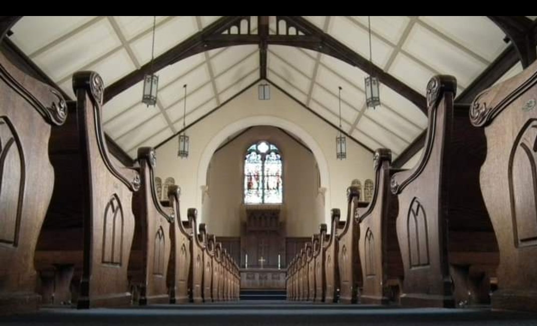 pcusabingewatch's tweet photo. First Presbyterian #Waukesha #Wisconsin sanctuary in view. 
#sanctuarySunday #Presbyterian #pcusa #ceilingsonSunday #ceilingSunday 
#stainedglassSunday #silentreflection https://t.co/mOdEip4Io8