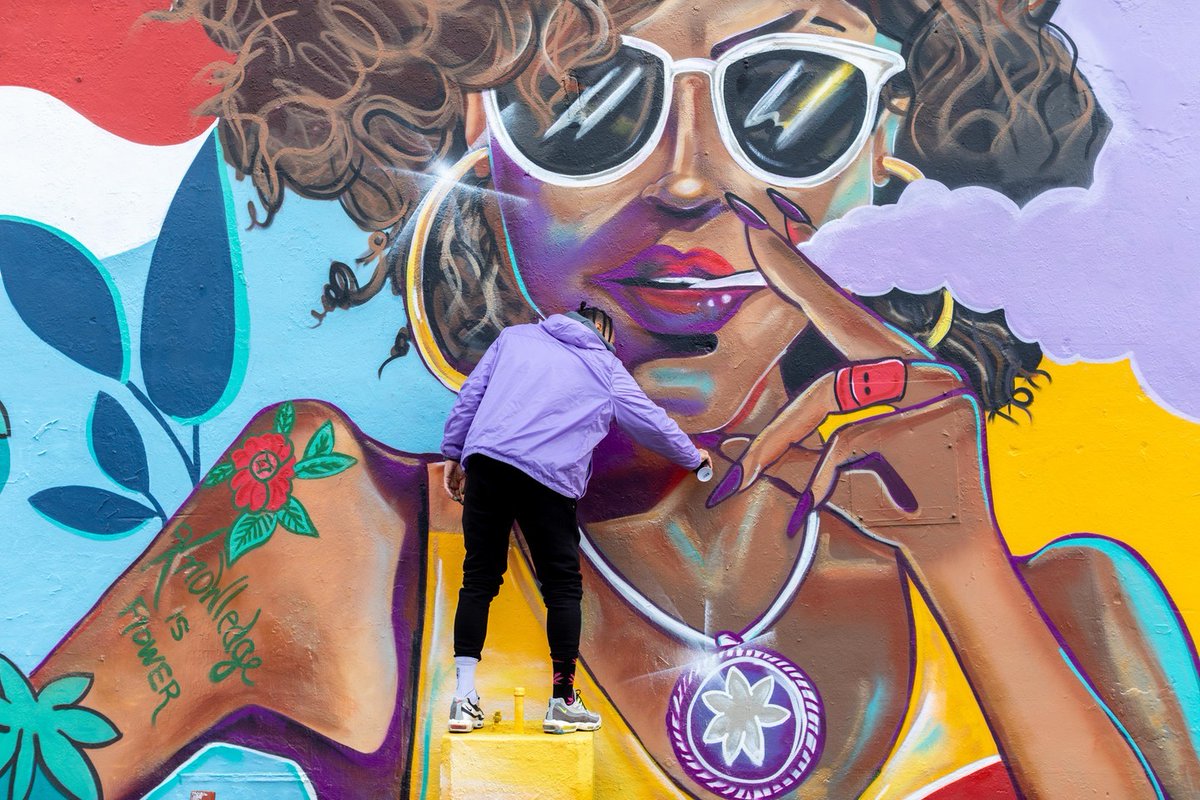 Knowledge is power 🌿

Love this herbal mural in U.S. capital, Washington, DC.