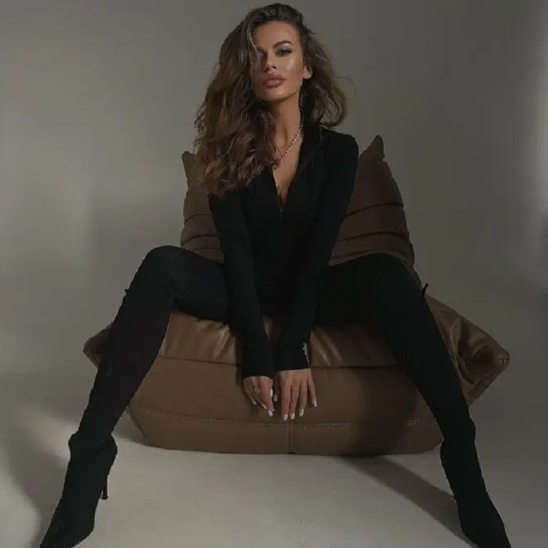 SingleAgency1's tweet photo. When you first see me, do you think hot or nay?