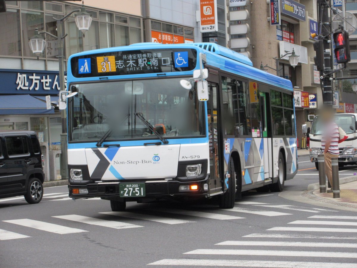 西武バス A4-579 新座営業所所属 2RG-LV290N4 代替のA2-960の広告が移