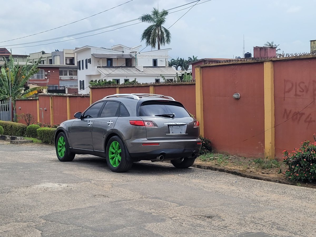 asiwajuautos1's tweet photo. Infiniti Fx35 2005 🇳🇬Used 
✅️Sound Untouched Engine 
✅️Sharp Leather Interior 
✅️Keyless Entry 
✅️Smooth Transmission 
✅Chilling Ac
✅Reverse Camera 
✅Alloy Rims
✅Papers Valid Till January 
 [Additional information,  pictures &amp;price]👇 https://t.co/eHR0qAAVXS