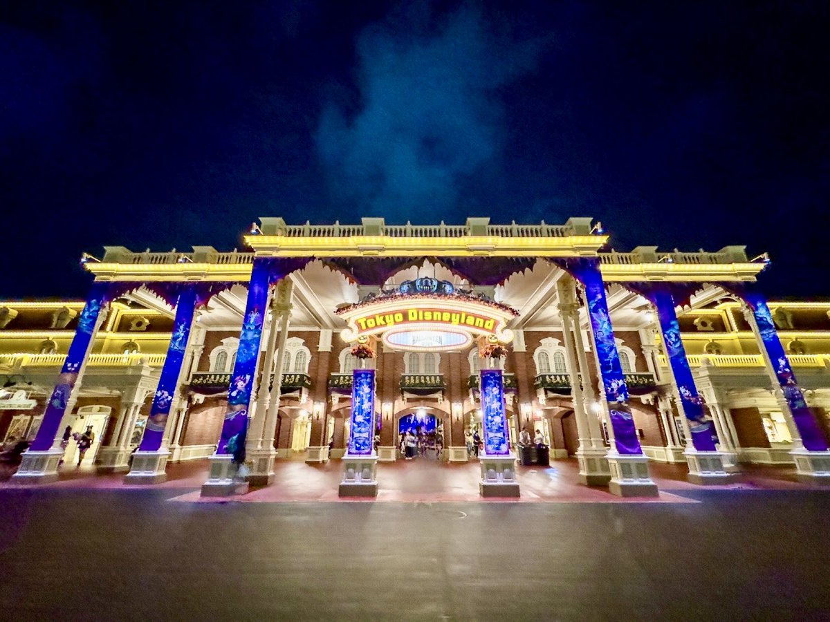 MezzoMikiD's tweet photo. 本日の東京ディズニーランド
夜のハロウィーンデコレーション☆ https://t.co/Pk5QR2NhLR