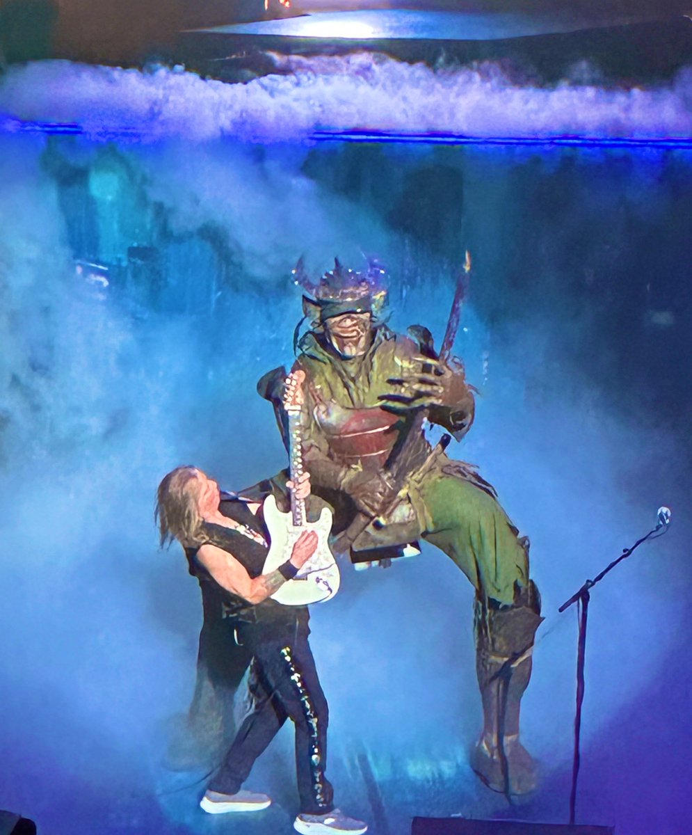 BLStokyochapter's tweet photo. IRON MAIDEN週間が終わってしまった🥺
タイムラインがメイデンで溢れた週…
次の来日発表まで生き抜くか(*•̀ㅂ•́)و✧

エディ3形態
ストレンジャーの時のコートverが短い登場だけどカッコ良かった！
侍エディが登場の時にコケかけたのちゃんと撮れた🤭

#IronMaiden #アイアンメイデン https://t.co/HdFOnOxHXf