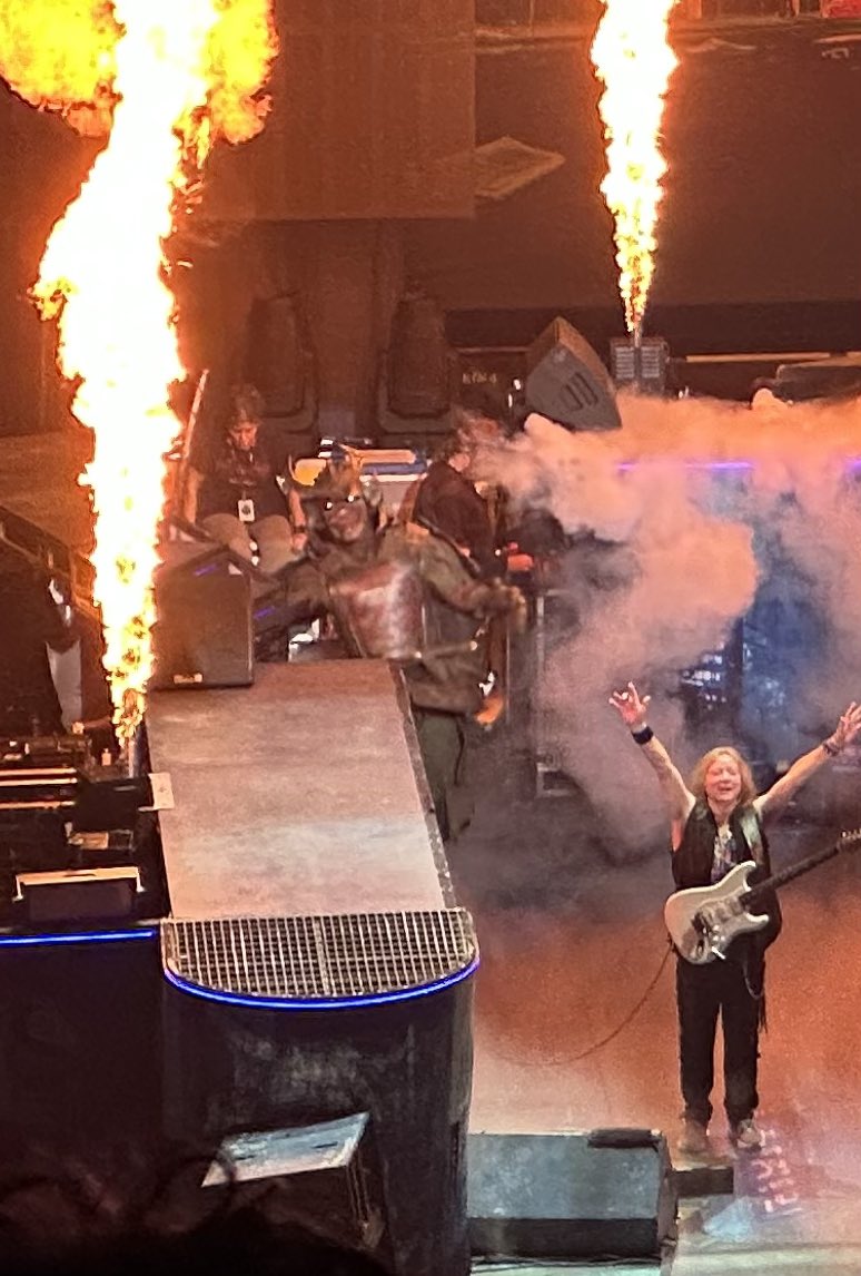 BLStokyochapter's tweet photo. IRON MAIDEN週間が終わってしまった🥺
タイムラインがメイデンで溢れた週…
次の来日発表まで生き抜くか(*•̀ㅂ•́)و✧

エディ3形態
ストレンジャーの時のコートverが短い登場だけどカッコ良かった！
侍エディが登場の時にコケかけたのちゃんと撮れた🤭

#IronMaiden #アイアンメイデン https://t.co/HdFOnOxHXf