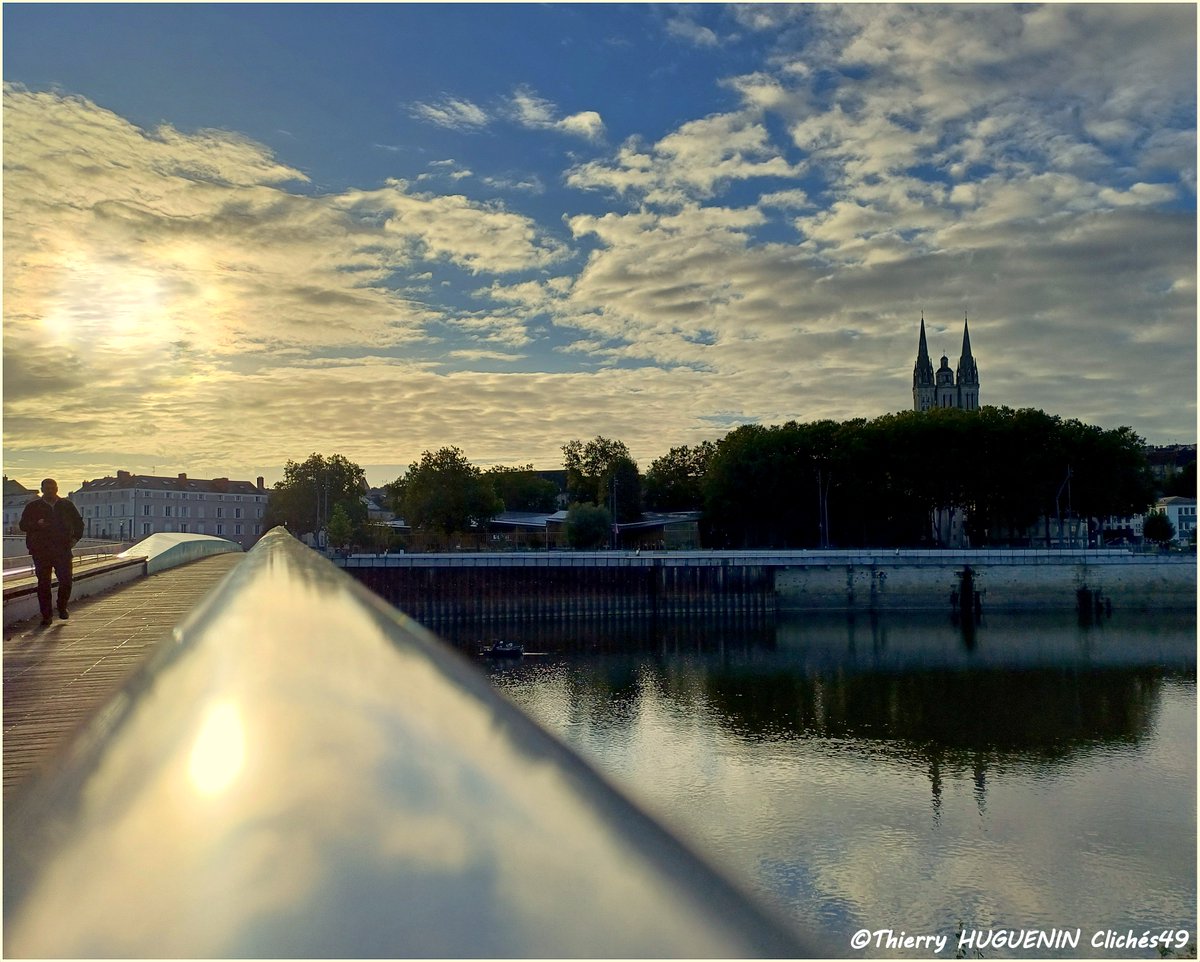 Cliches49's tweet photo. Petite vue au ras de la rampe du pont des Arts et Métiers... 
#angers Ville d'Angers #pontdesartsetmétiers #photographie https://t.co/hagIAX3oHO