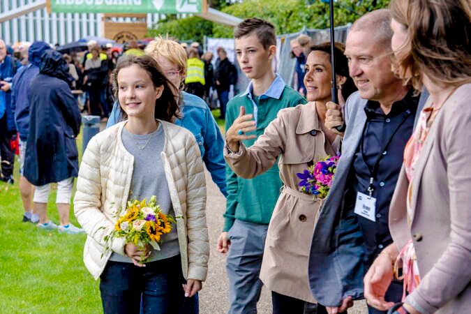 royalchildren_'s tweet photo. Princess Marie of Denmark, Count Henrik and Countess Athena of Monpezat attend the opening of the Tønder Festival 2024, in Tønder, Denmark 🎡 -August 21st 2024.
.
#PrincessMarie #CountHenrik #CountessAthena #Denmark https://t.co/clQQfGP9KP