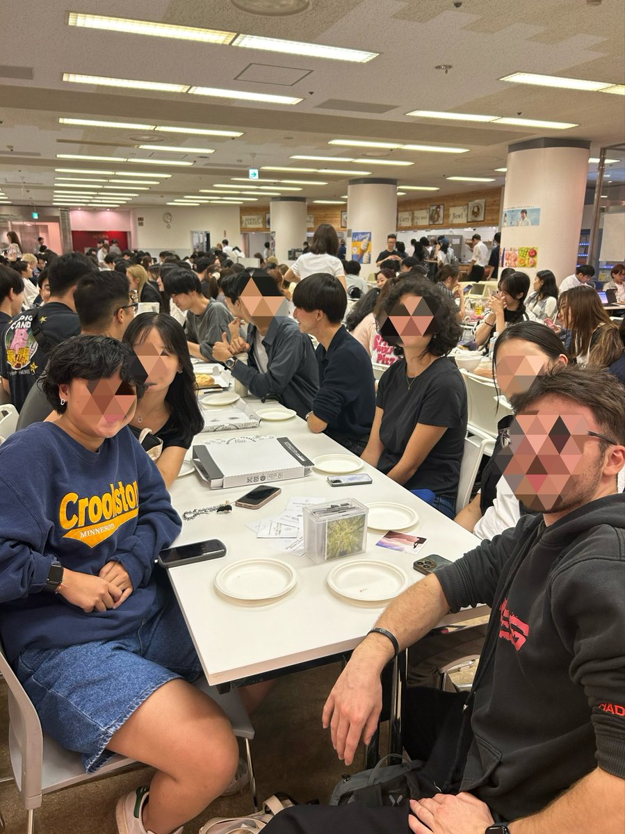Lingwave's tweet photo. We had a pizza party with students from an American university on September 27th!🍕
It was a wonderful time talking about the cultural differences between the US and Japan✨ https://t.co/AqqCcItHT9