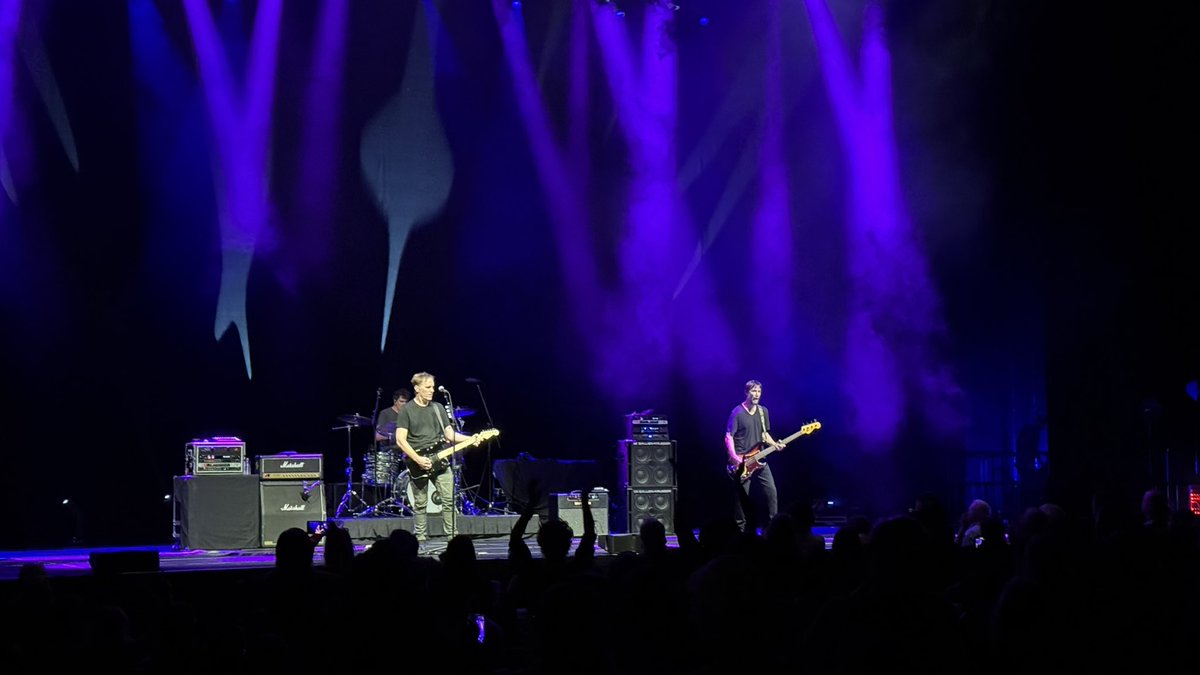 JevonDoesHomes's tweet photo. Late post but my wife wanted to see Dogstar. So we went!

#dogstarband #keanureeves #hardrocksacramento https://t.co/F6IfwoVHQv