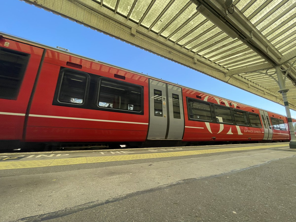btncraig's tweet image. A nice shiny red one going west at #Hove #Class387