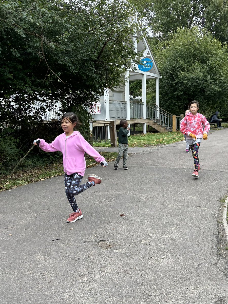 dartfordjpr's tweet photo. It was lovely to welcome 48 juniors this morning - with 10 first timers and 11 personal bests 👏

We said goodbye to longtime volunteer Aniket who completed his @DofE Gold! 

Well done to Coralie for her 150th volunteering - plus Tony who yesterday did his 300th!

#loveparkrun https://t.co/yOUj6SIIXS